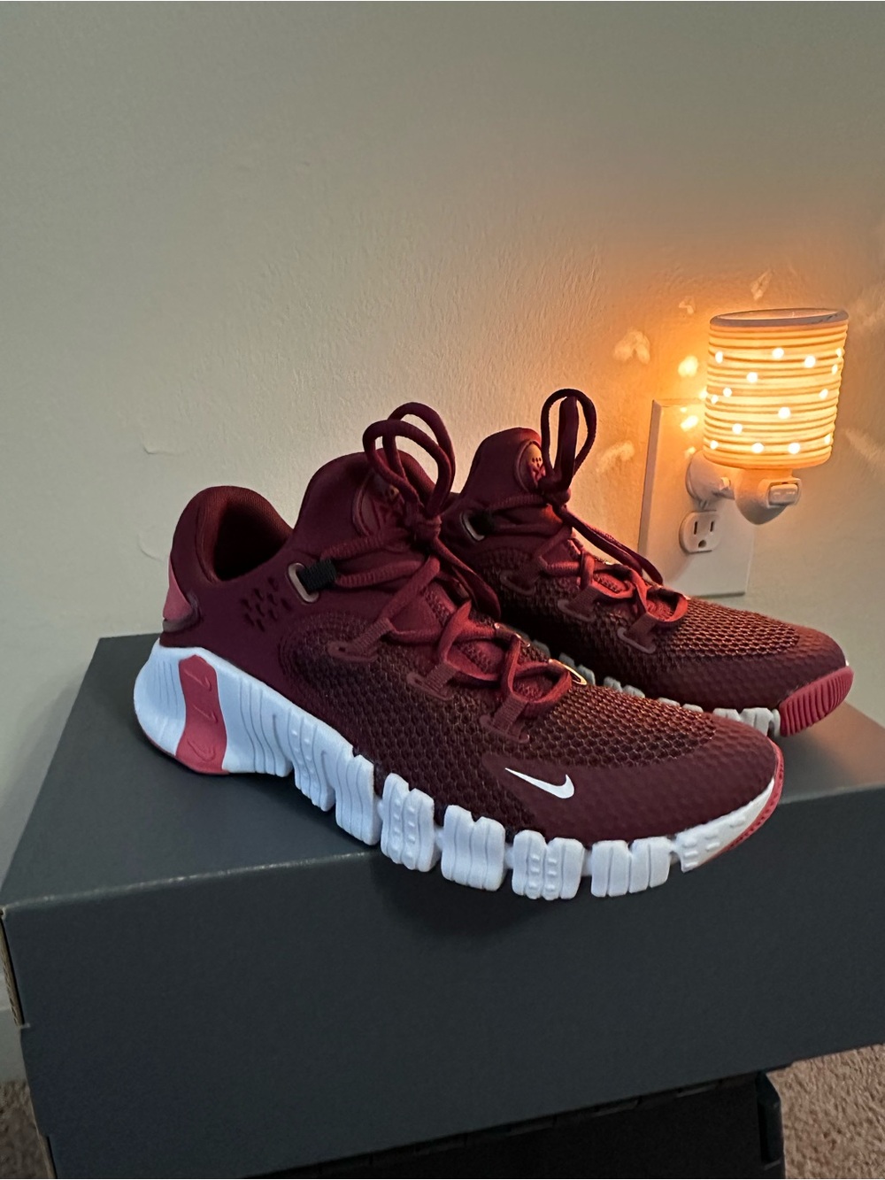 Nike Free Metcon 4 Women’s Burgundy and White Running Sneakers size 6